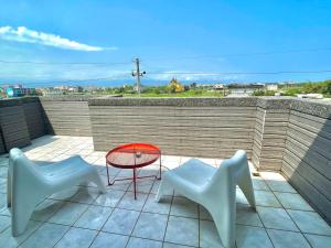 Balcone o terrazza di 宜蘭包棟民宿 安娜貝絲 獨棟l KTV唱到飽l電動麻將l全套廚房l看電影l遊戲機l 烤肉BBQ l國旅卡特約