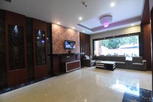 TV a/nebo společenská místnost v ubytování Hotel Nilay Residency