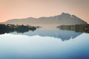 a large body of water with a mountain in the background at Casale Del Borgo in Hermada