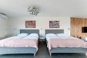 Postel nebo postele na pokoji v ubytování VV hotel & apartments