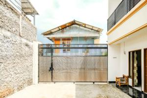 a gate in front of a house at Rudi Rooms near Stasiun Cikarang Mitra RedDoorz in Jakarta