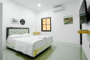 Tempat tidur dalam kamar di Kemang Eleven