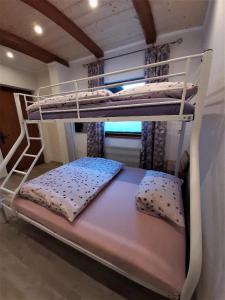 Двуетажно легло или двуетажни легла в стая в Chalet Waldstadl, Andrea's Woidhaisl