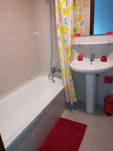 Kylpyhuone majoituspaikassa Vivienda compartida Tajaraste