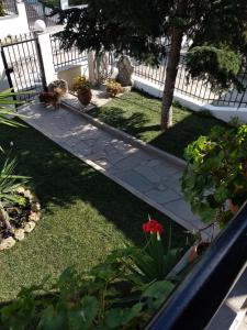 A garden outside Fyllou Apartment Asprovalta