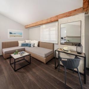 a living room with a couch and a table at Gava Waterman Milna Resort – All Inclusive in Milna