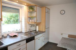 Kuchyň nebo kuchyňský kout v ubytování FeWo "Regnitztraum" in Forchheim - 3-Zimmer-Apartment - 2 Schlafzimmer