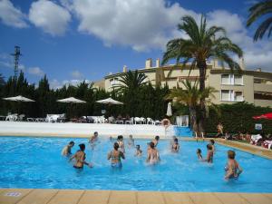 Bazén v ubytování Hotel Villa Naranjos nebo v jeho okolí