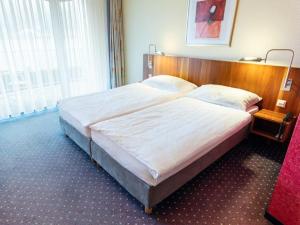 
Ein Bett oder Betten in einem Zimmer der Unterkunft Hotel - Restaurant Eierhals am Ägerisee
