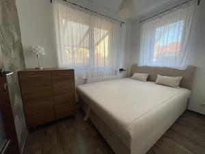 Posteľ alebo postele v izbe v ubytovaní Smeraldo Villa + 37 fotografií