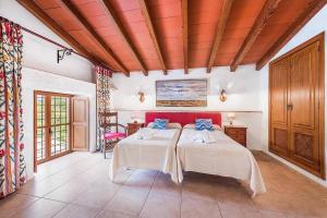 A bed or beds in a room at Finca Rafalet, Pollensa by Renthousing Még 35 kép