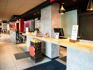 a fast food restaurant with a counter and a counter at Ibis Poznan Stare Miasto in Poznań