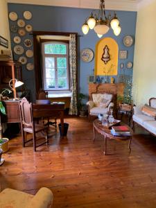 a living room filled with furniture and a table at Chalet Relogio Guesthouse in Sintra