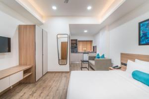 Postel nebo postele na pokoji v ubytování SKYLA Studios & Suites - Jubilee Hills