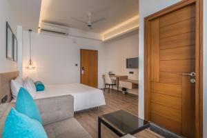 Postel nebo postele na pokoji v ubytování SKYLA Studios & Suites - Jubilee Hills