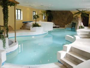 una piscina en medio de una habitación en 18 person holiday home in N rre Aaby en Føns
