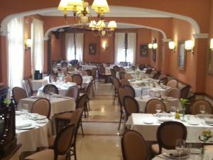Restauracja lub miejsce do jedzenia w obiekcie Hotel Manolo Mayo