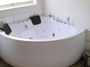 Koupelna v ubytování 8 person holiday home in Sydals + 30 fotografií