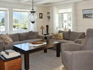 Posezení v ubytování 10 person holiday home in Tornes I Romsdal