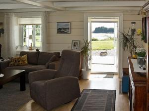 Posezení v ubytování 10 person holiday home in Tornes I Romsdal