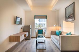 TV a/nebo společenská místnost v ubytování SKYLA Studios & Suites - Jubilee Hills