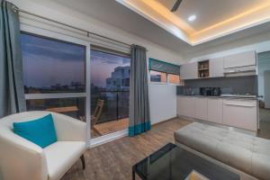 Kuchyň nebo kuchyňský kout v ubytování SKYLA Studios & Suites - Jubilee Hills