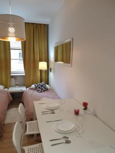 Zdjęcie z galerii obiektu Stadion Narodowy Warszawa UNIT ApartmentMini noclegi Super lokalizacja przy Metro MiniStudio with private banthroom w Warszawie