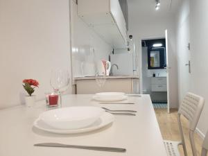 Zdjęcie z galerii obiektu Stadion Narodowy Warszawa UNIT ApartmentMini noclegi Super lokalizacja przy Metro MiniStudio with private banthroom w Warszawie