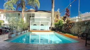 a swimming pool in front of a house at Hotel Casablanca Imperial in Petrópolis