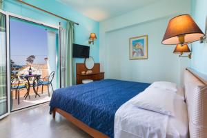 Voodi või voodid majutusasutuse Poseidon Suites by CorfuEscapes toas