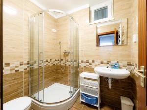 Kúpeľňa v ubytovaní Apartment Moni 1 by Interhome