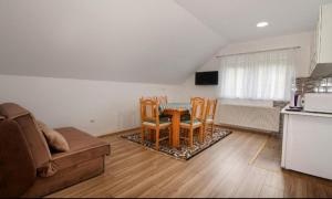 Kuchyň nebo kuchyňský kout v ubytování Apartment Josipa + 28 fotografií