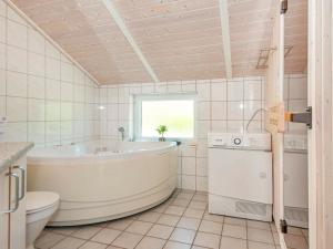Koupelna v ubytování Modern Spa Retreat in Als - By Traum Ferienwohnungen