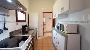 Kuchyňa alebo kuchynka v ubytovaní Casa Fico de India accogliente in zona strategica