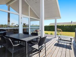 Balkón nebo terasa v ubytování Three-Bedroom Holiday home in Otterup 4