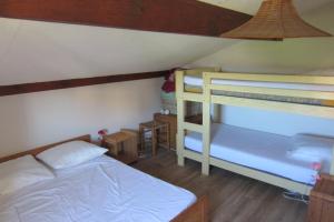 a small bedroom with a bunk bed and a bunk bedweredweredwered at Appartement Pour 3/4 Personnes Avec Vue Sur Le Port De Plaisance- Residence Notre-Dame in Capbreton