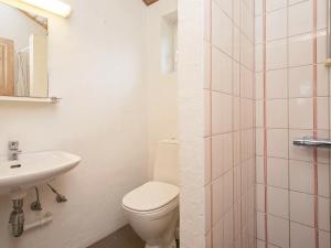 Koupelna v ubytování 8 person holiday home in Hjørring-By Traum