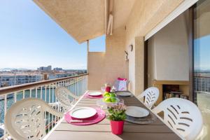A balcony or terrace at Apart-rent Apartamento Port Grec 0161