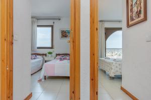 A bed or beds in a room at Apart-rent Apartamento Port Grec 0161