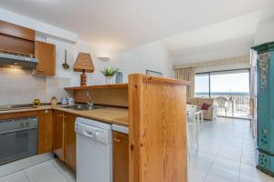 A kitchen or kitchenette at Apart-rent Apartamento Port Grec 0161
