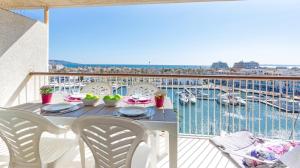 A balcony or terrace at Apart-rent Apartamento Port Grec 0161