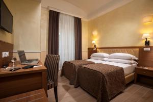 Postel nebo postele na pokoji v ubytování Hotel Kennedy