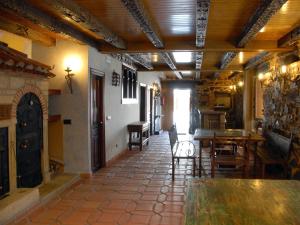 Zdjęcie z galerii obiektu Hostal Residencia El Mirador del Pedroso w mieście Barbadillo del Pez