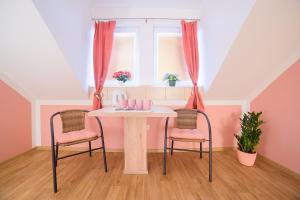 Fotografia z galérie ubytovania Penzion a restaurace Zlatovláska u zámku Červená Lhota v destinácii Jižná