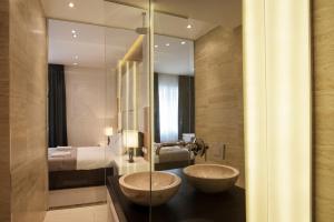Et bad på Eden Garden Suites
