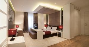 En eller flere senger på et rom på Eden Garden Suites