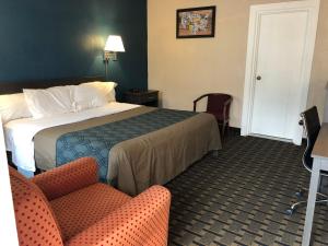 Postel nebo postele na pokoji v ubytování Econo Lodge Cranston - Providence