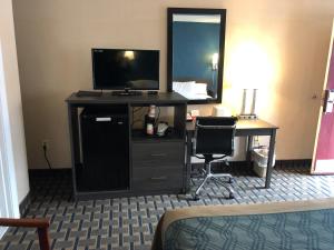 Kuchyň nebo kuchyňský kout v ubytování Econo Lodge Cranston - Providence + 14 fotografií