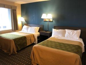Postel nebo postele na pokoji v ubytování Econo Lodge Cranston - Providence