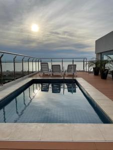 Bazén v ubytování Monoambiente a 400 metros de la playa nebo v jeho okolí